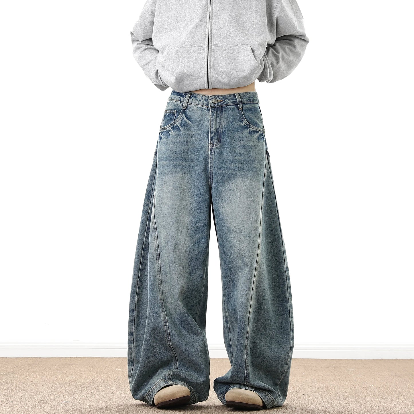 Herrjeans med tvÀttad look och vida ben