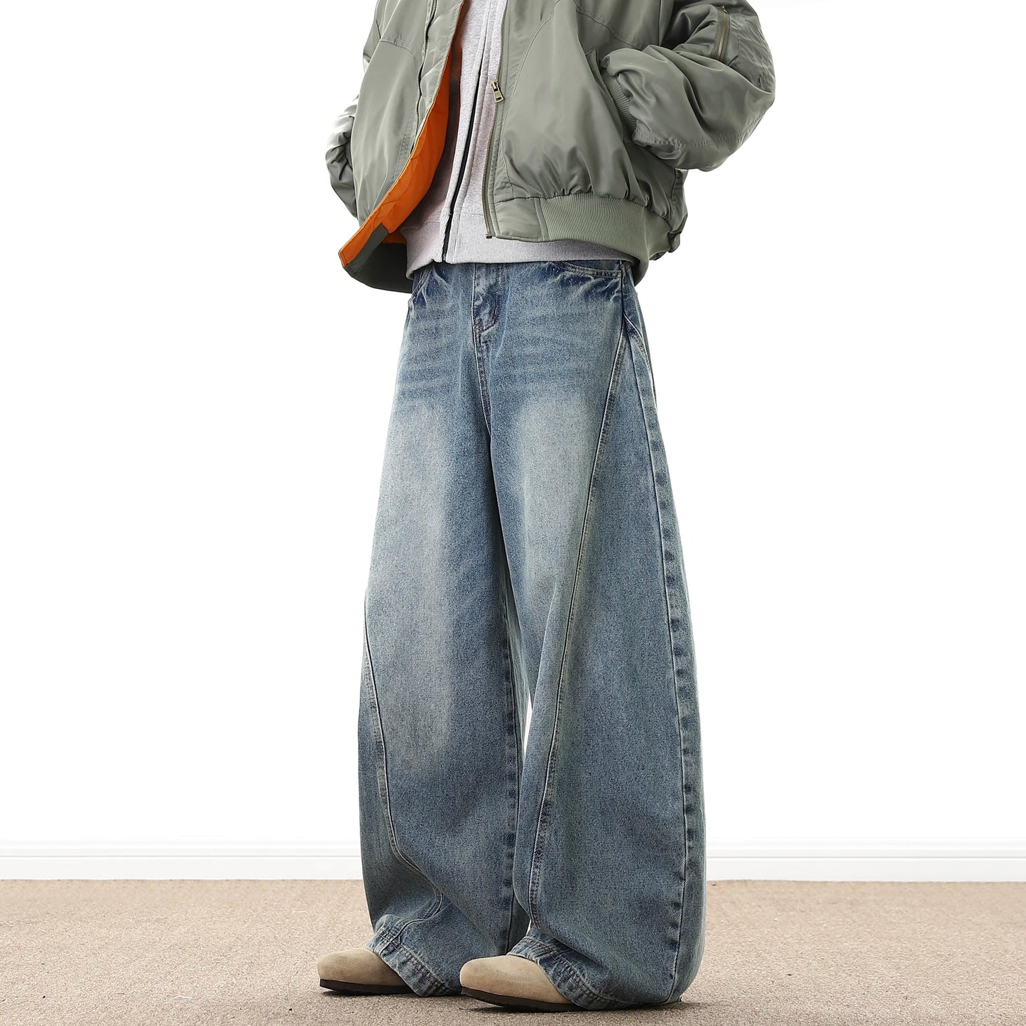 Herrjeans med tvÀttad look och vida ben