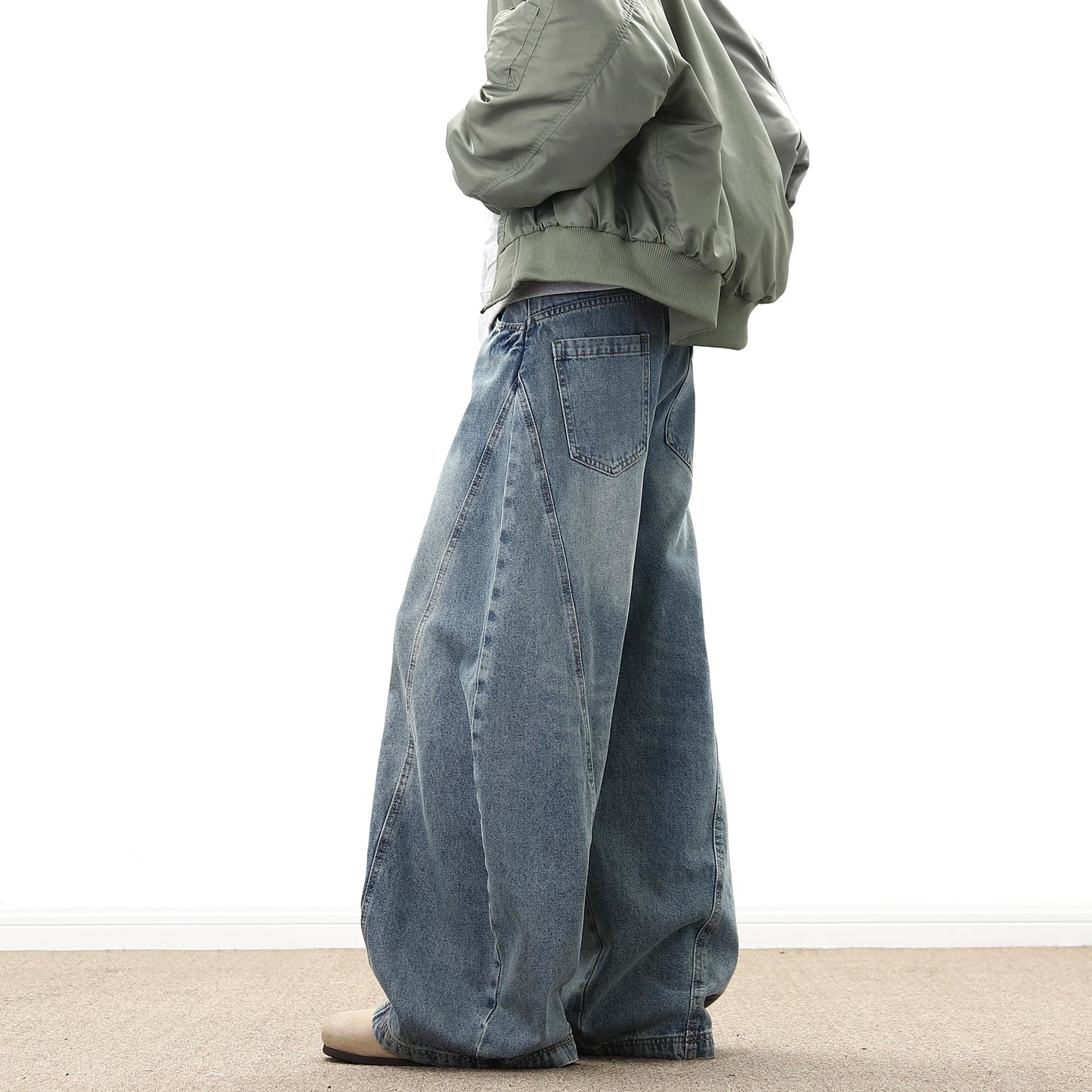 Herrjeans med tvÀttad look och vida ben