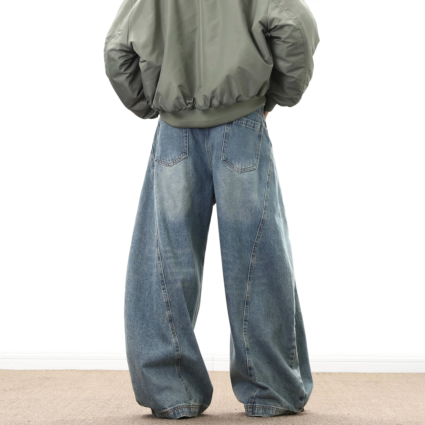 Herrjeans med tvÀttad look och vida ben